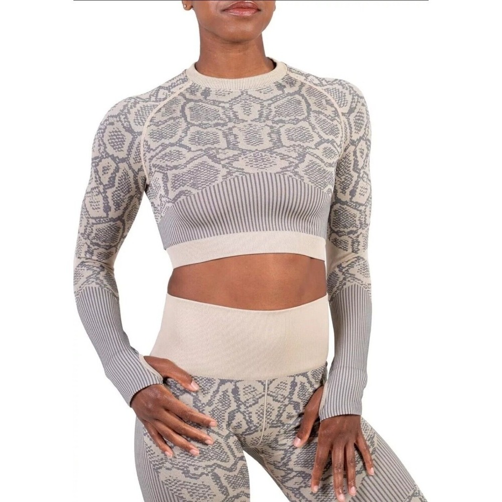 ✨ MAXXIM Seamless Crop Top Thumb Holes Cobra‎ MEDIUM